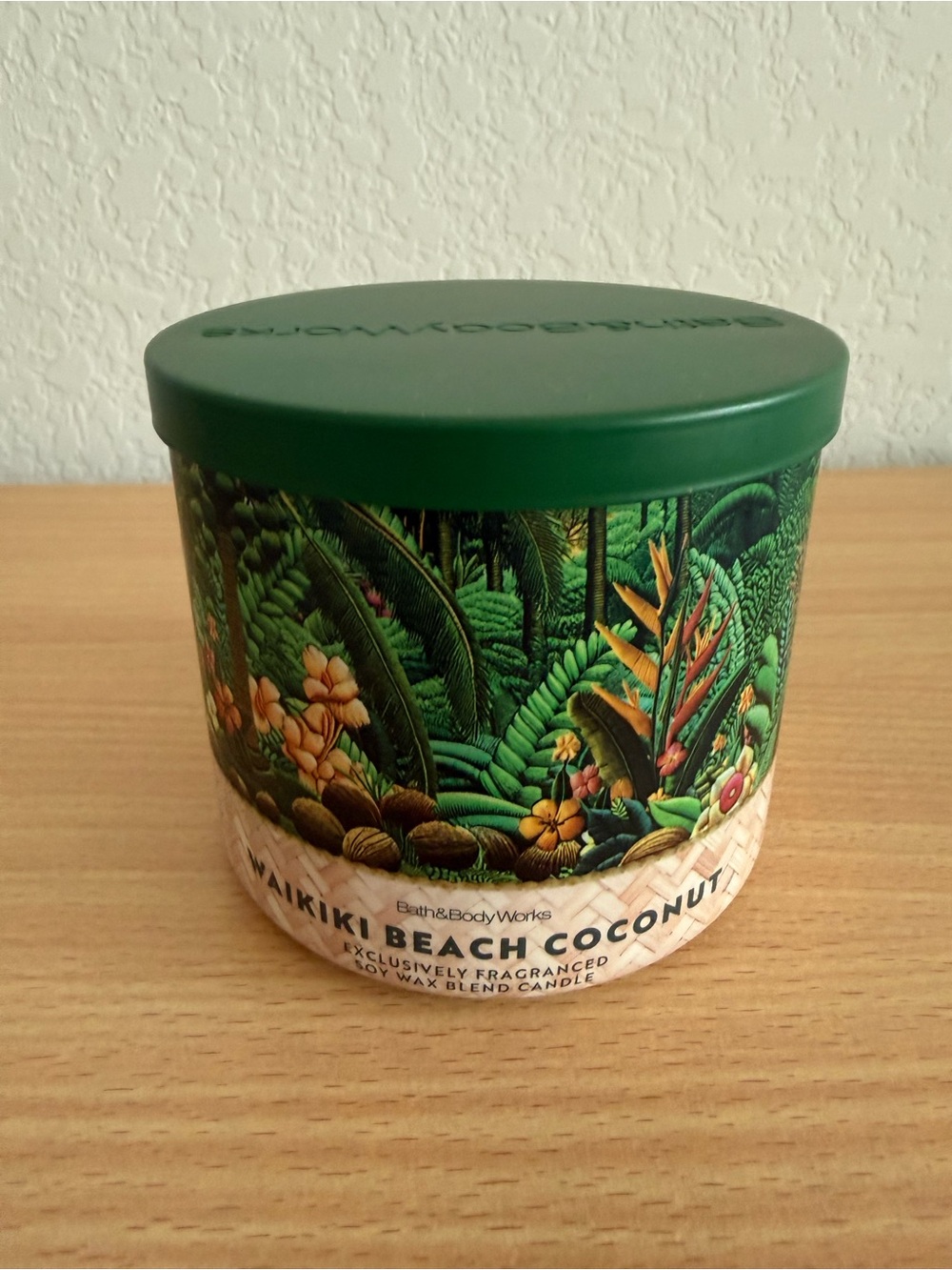 Bath & Body Works Waikiki Beach Coconut Candle